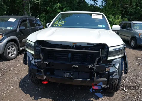 2024 Nissan Frontier Pro-4X 4X4 z USA, uszkodzony, nr VIN 1N6ED1EKXRN663924